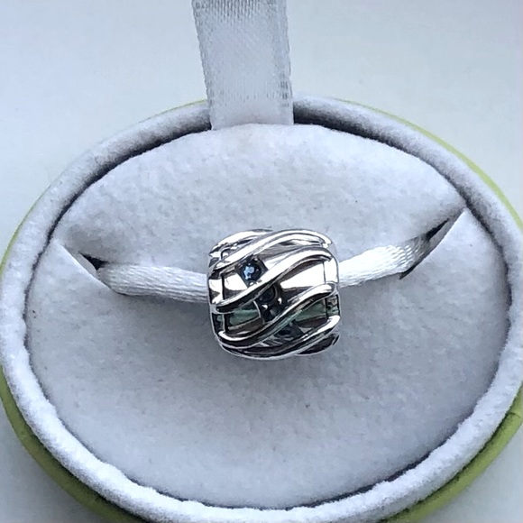 Chamilia Enchanting spiral bead in blue - Picture 4 of 6